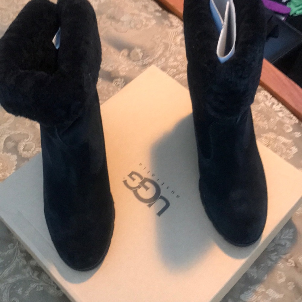 Brand new UGGs black suede beautiful🎉🎉